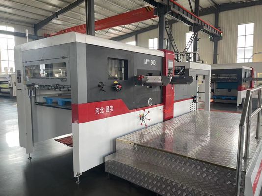 汎用性 高速自動フラットベッド 切断とクレージングマシン
