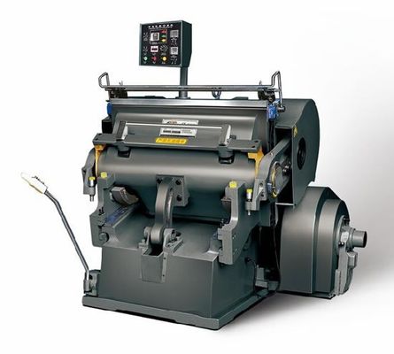 半自動型ダイ切断機 流暢で精密な生産のためのフラットベッドプラットフォーム