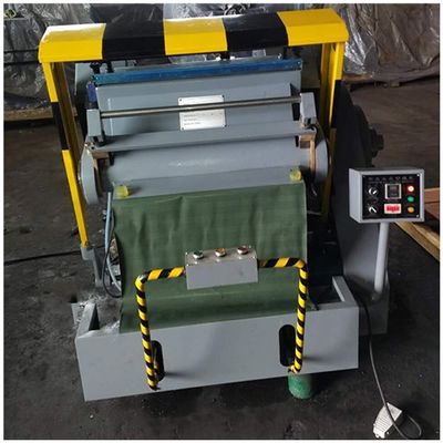 半自動型ダイ切断機 流暢で精密な生産のためのフラットベッドプラットフォーム