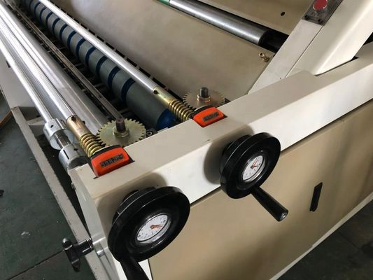 BZJ-1600 波紋紙の製造のための全自動ラミネート機